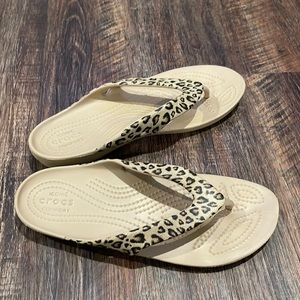 Crocs Kadee Leopard Print Flip Flops. Too small. Size 7 but could fit 6.